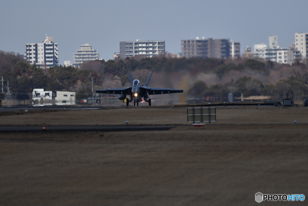 厚木基地より