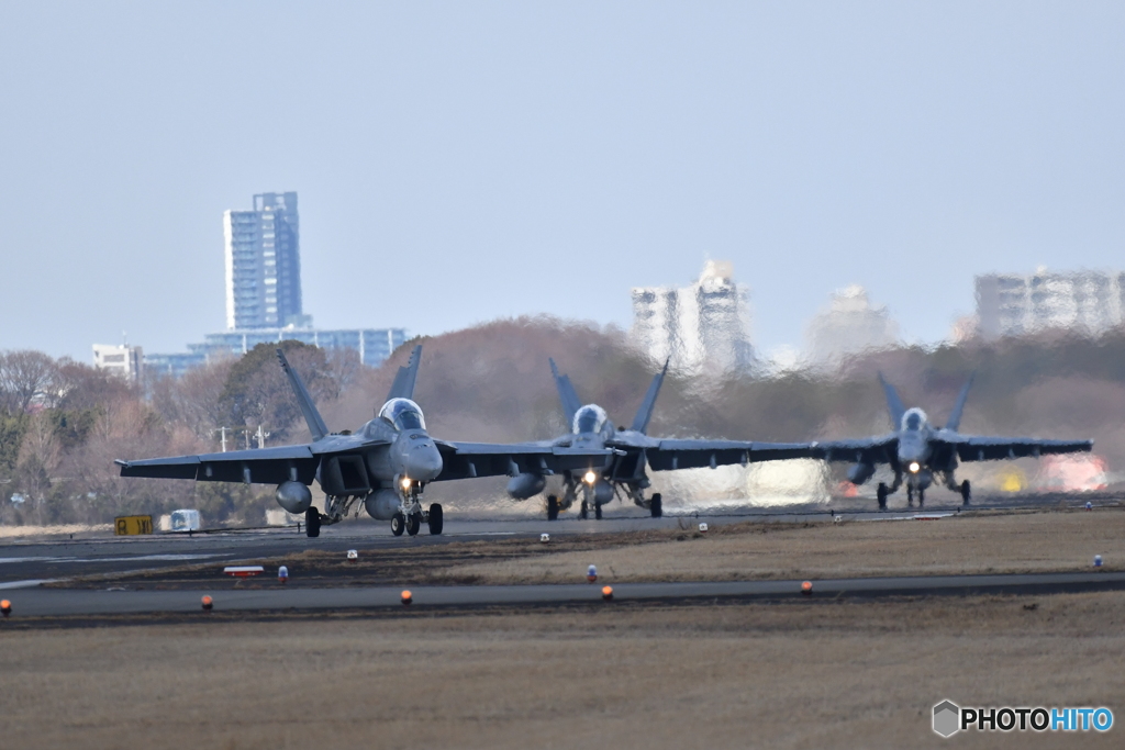 厚木基地より