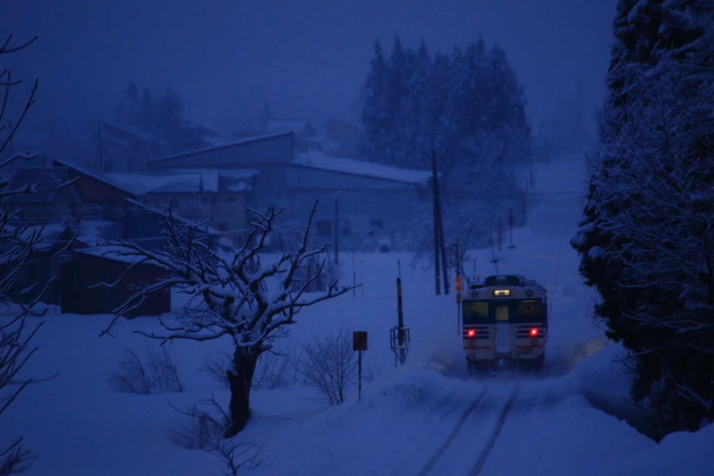雪の朝の始発