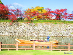 秋の姫路城 お堀の観光和船