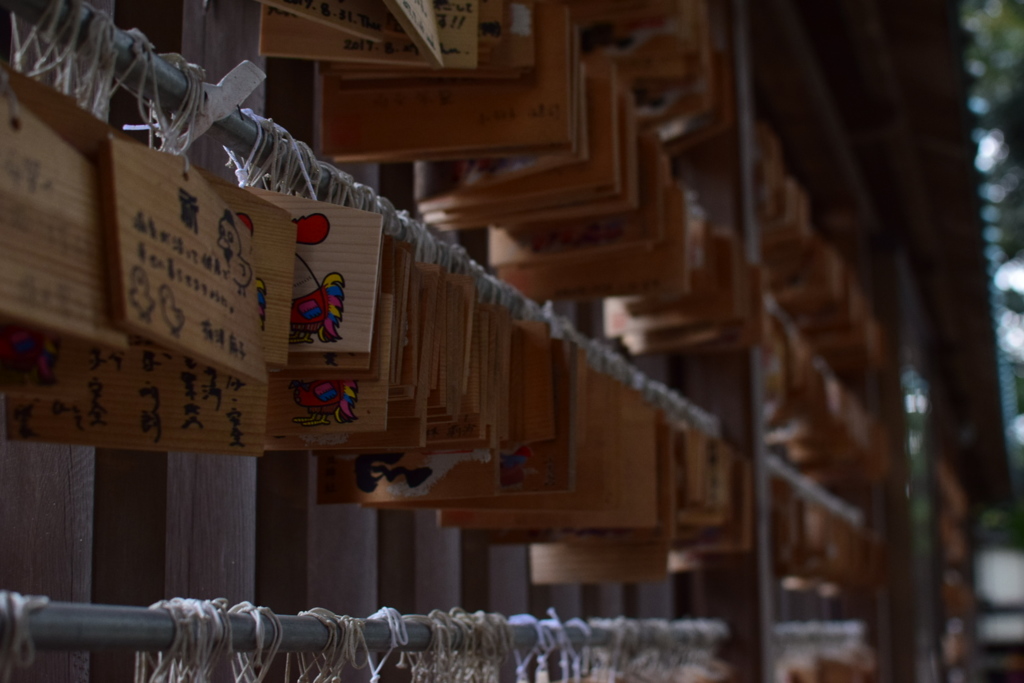 神社にて