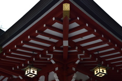 神社にて