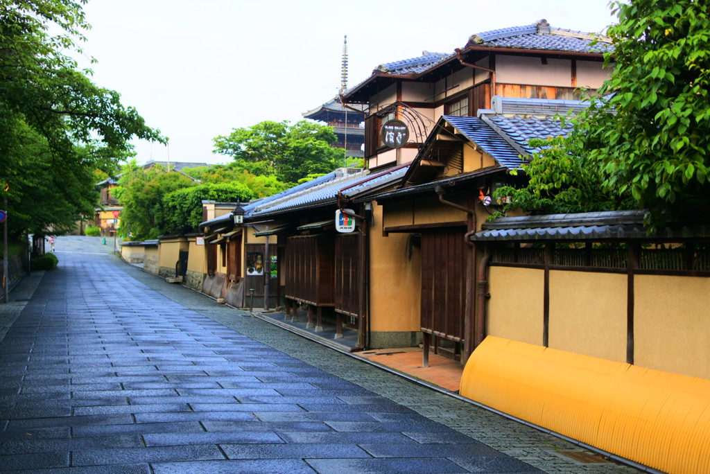 朝焼けに映る祇園の町並み2
