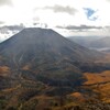 秋の男体山