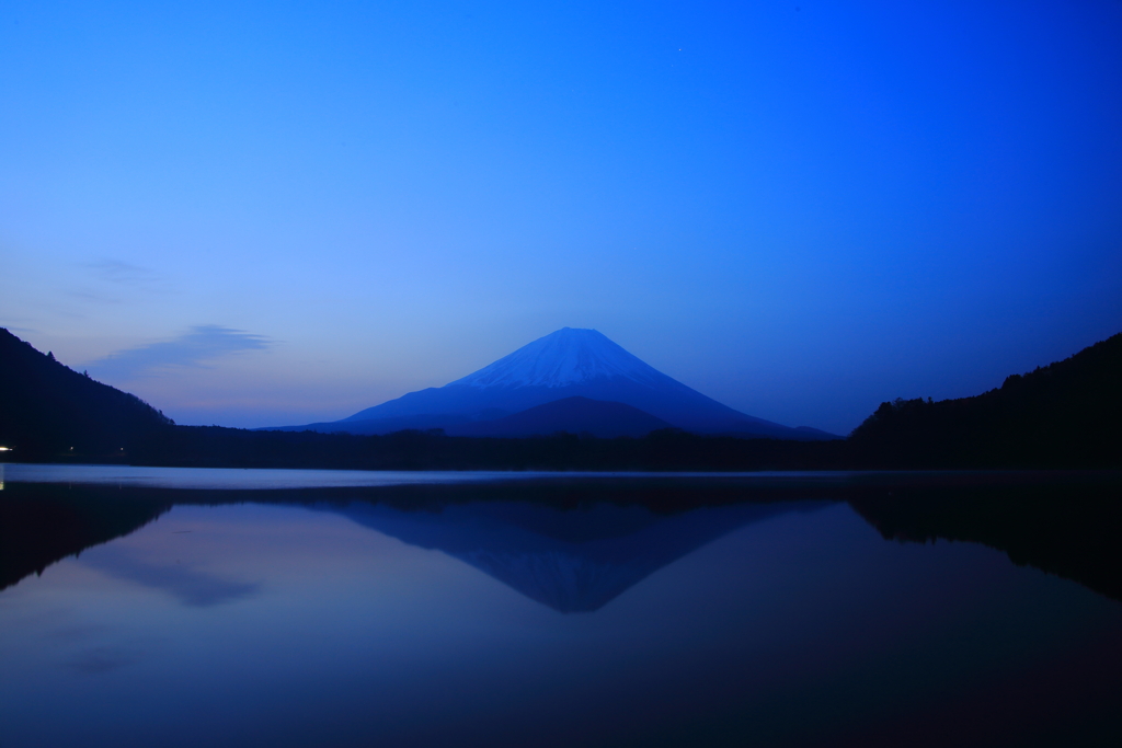 精進湖の朝景