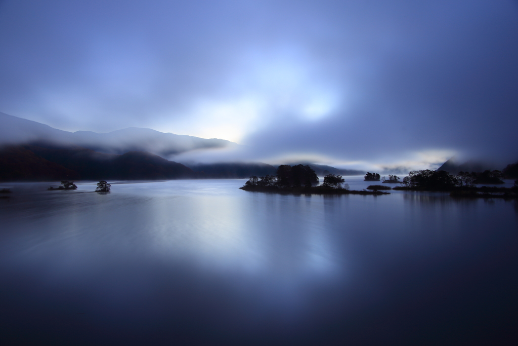 秋元湖の朝靄