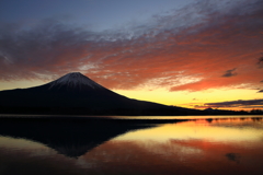 田貫湖の夜明け