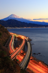 朝の薩埵峠