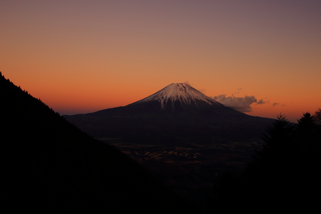 夕陽が染める