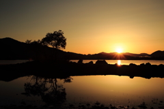 檜原湖の朝日