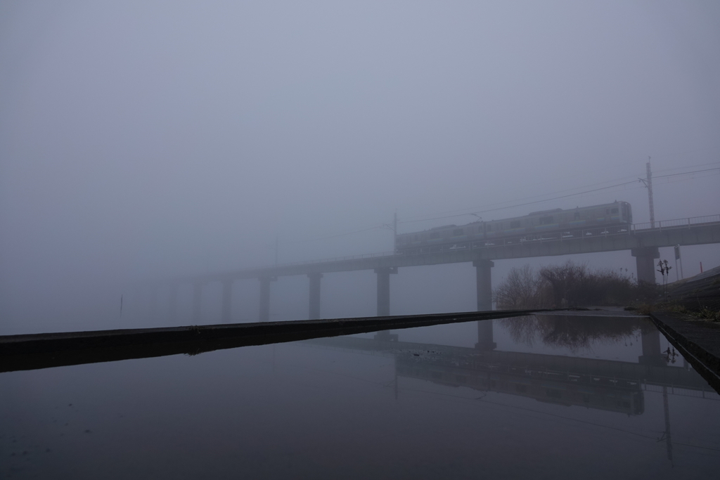 濃霧の橋梁