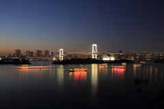 大都会の夕暮れ