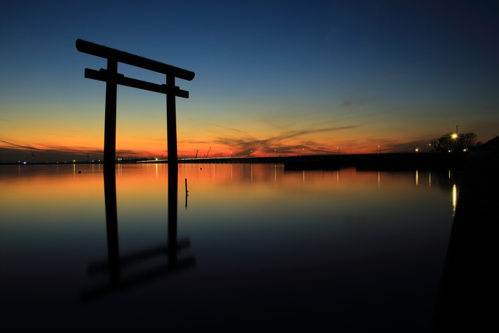 湖上の大鳥居