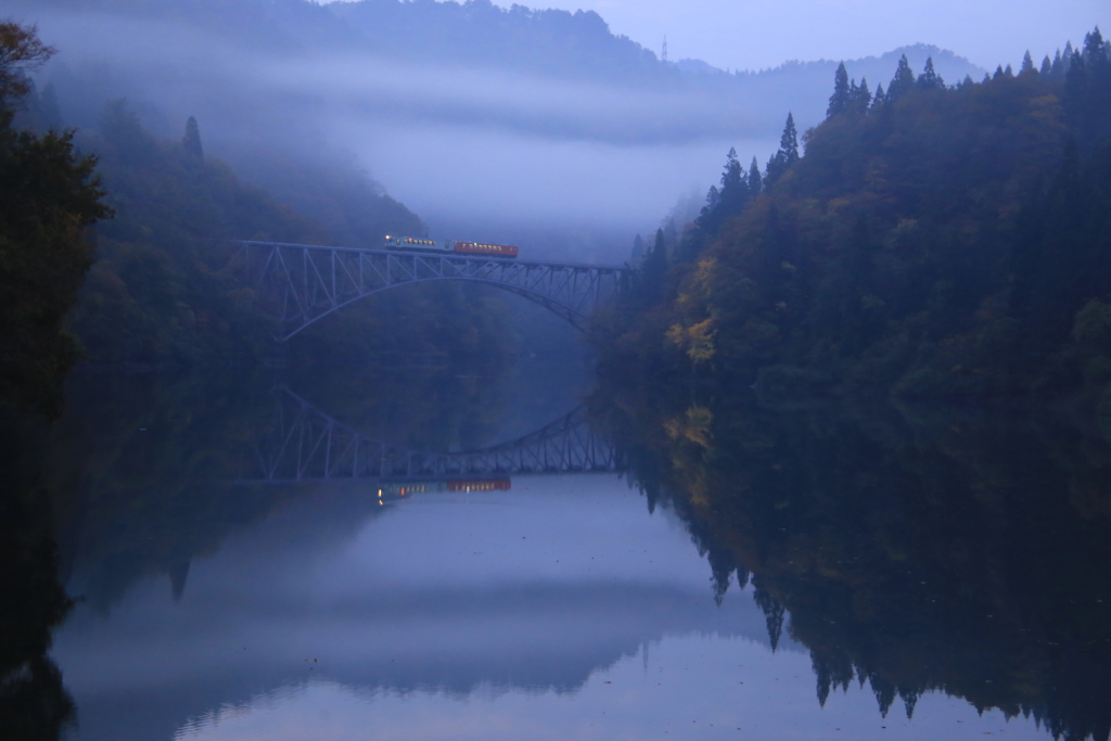 川霧の朝