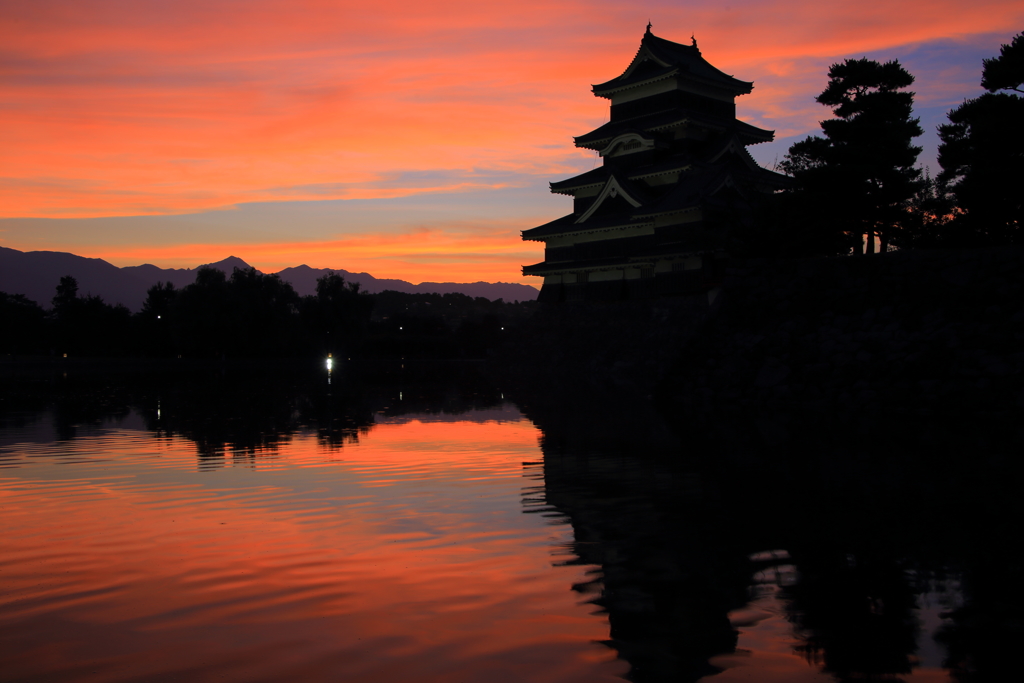 松本城の夕焼け