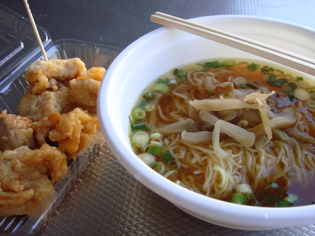 醤油ラーメンと鶏肉の唐揚げ1 2018 DSC-T77