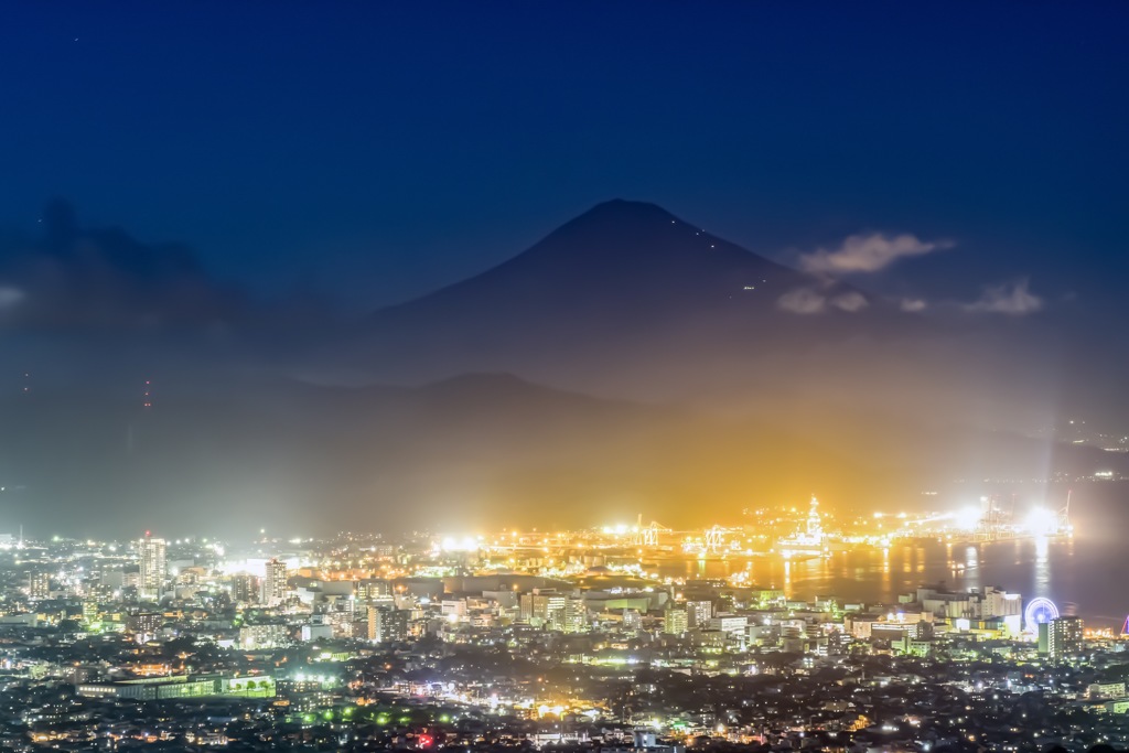 富士山を望む夜