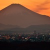 オレンジに染まる富士山
