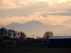 夕暮れの里山