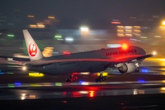 JAL B777−300 福岡空港