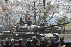 桜と７４式戦車