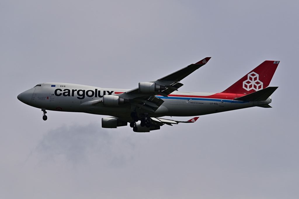 KOMATSU in Cargolux_02
