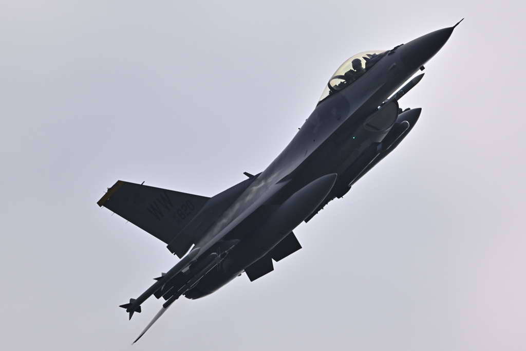 Ｆ-１６ファイティングファルコン_03