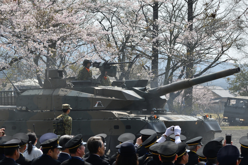 桜と９０式戦車
