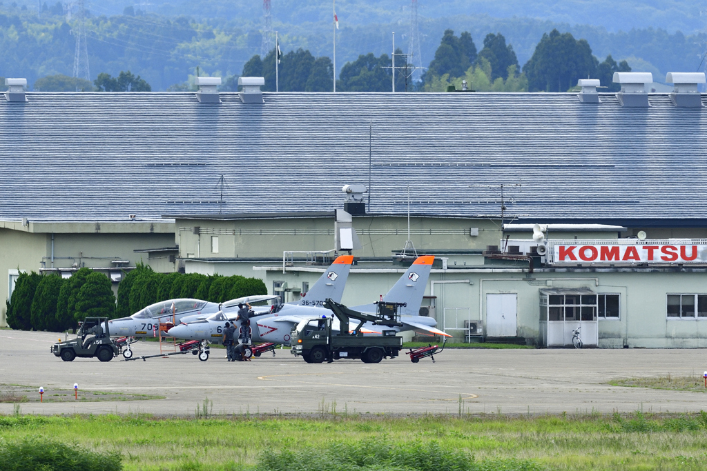 Ｔ-４コブラが２機・・・