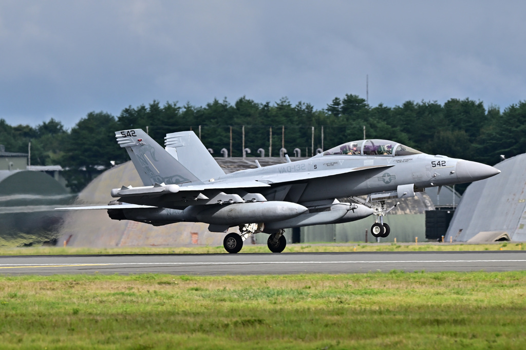 2023三沢基地航空祭_04～オープニング飛行FA-18①～