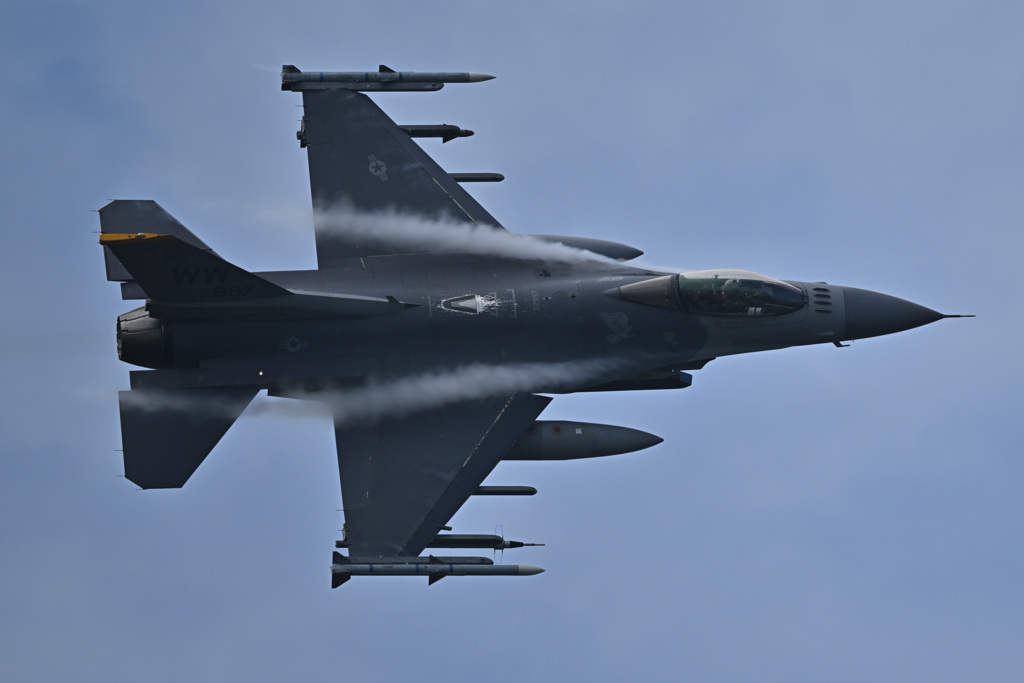 Ｆ-１６ファイティングファルコン_02