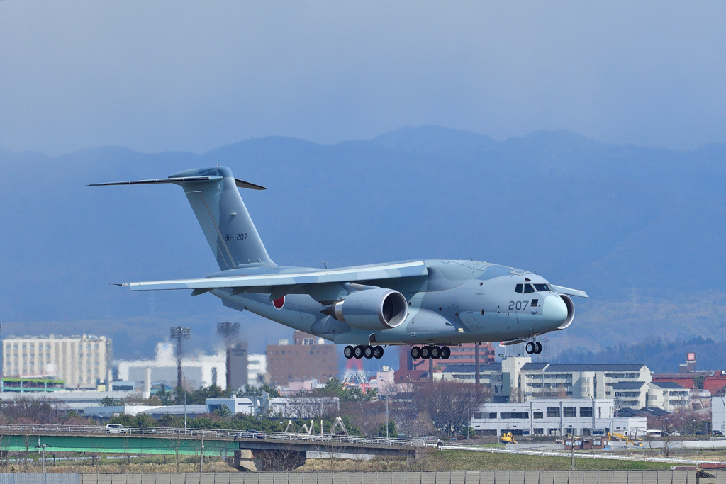 ブルーインパルス支援機のＣ-２（３）