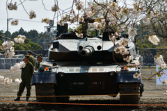 桜と１０式戦車