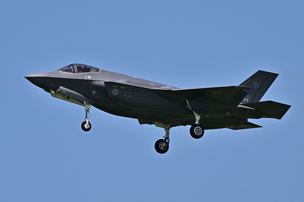 2025_303SQ・F35A_59-8744_03