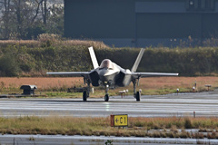 ＲＷ２４へ進入開始するＦ-３５Ａ_02