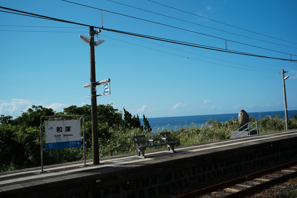 海が見える無人駅