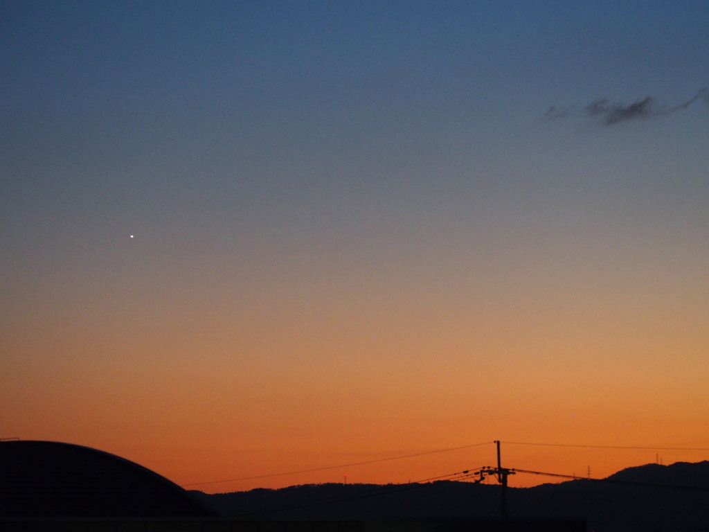 グラデーション 秋の夕暮れ 星一つ