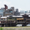 梅雨晴れ間 鴨川の床 お昼どき