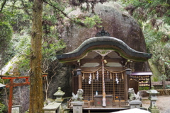 磐船の 神社巨石は 御神体