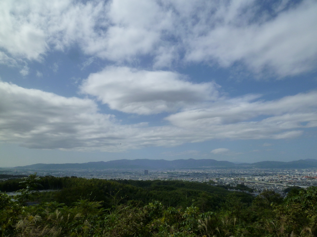 深呼吸 山の端くっきり 秋の空