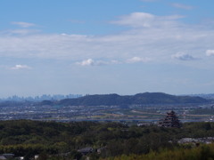 秋日和 大阪街並み 遠く青