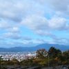 行く秋や 雲連なりて 山を越え