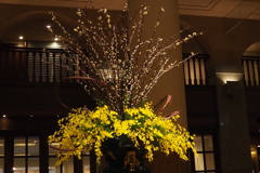 気品あり ホテルロビーの 飾り花