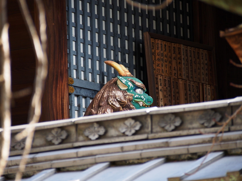 青鬼か 狛犬なのか 見つけたり