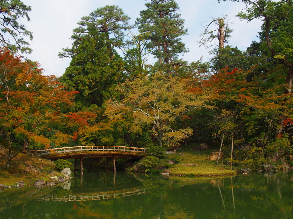 名に負けぬ 彩りおかし 紅葉橋