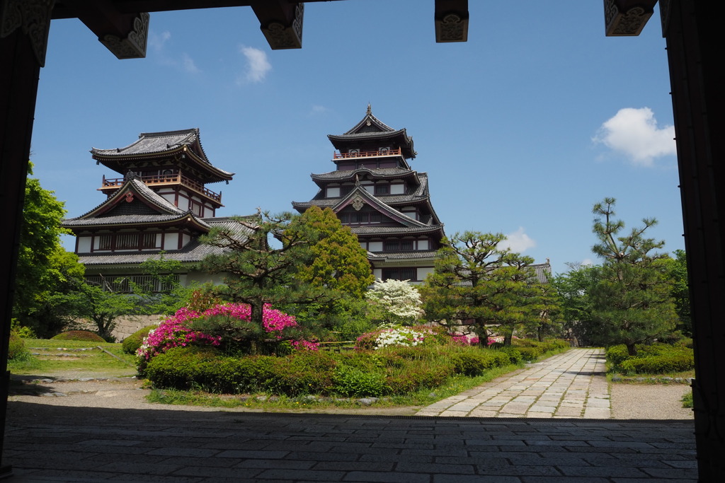 大手門 くぐれば初夏の 城公園