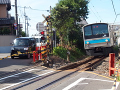 踏切や 電車と車 ツーショット