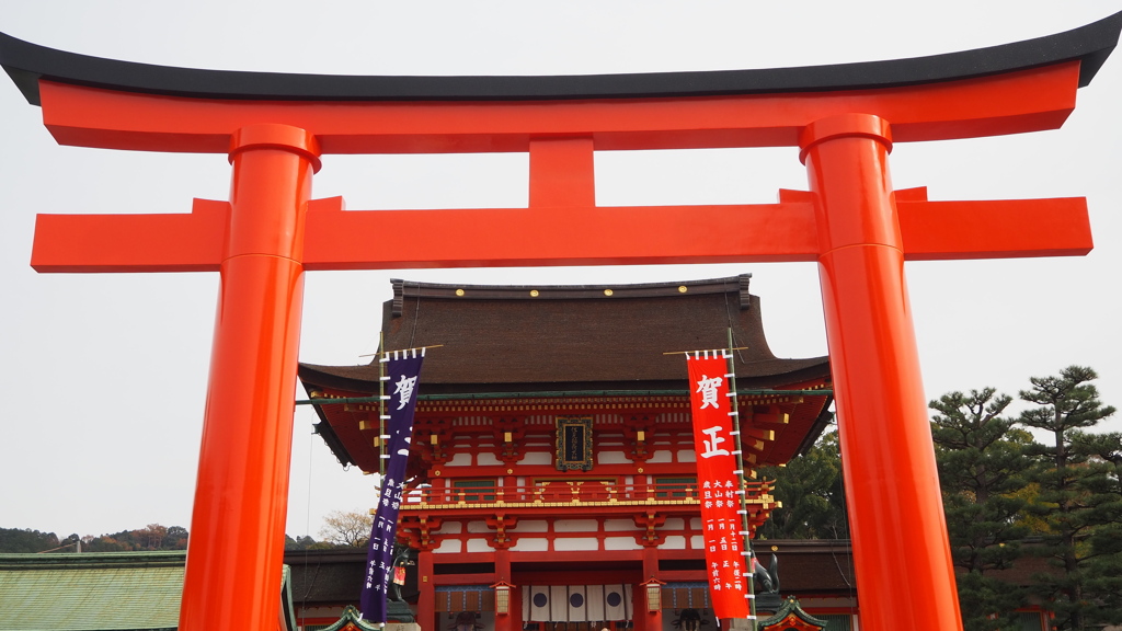 早々と 正月のぼり 稲荷かな