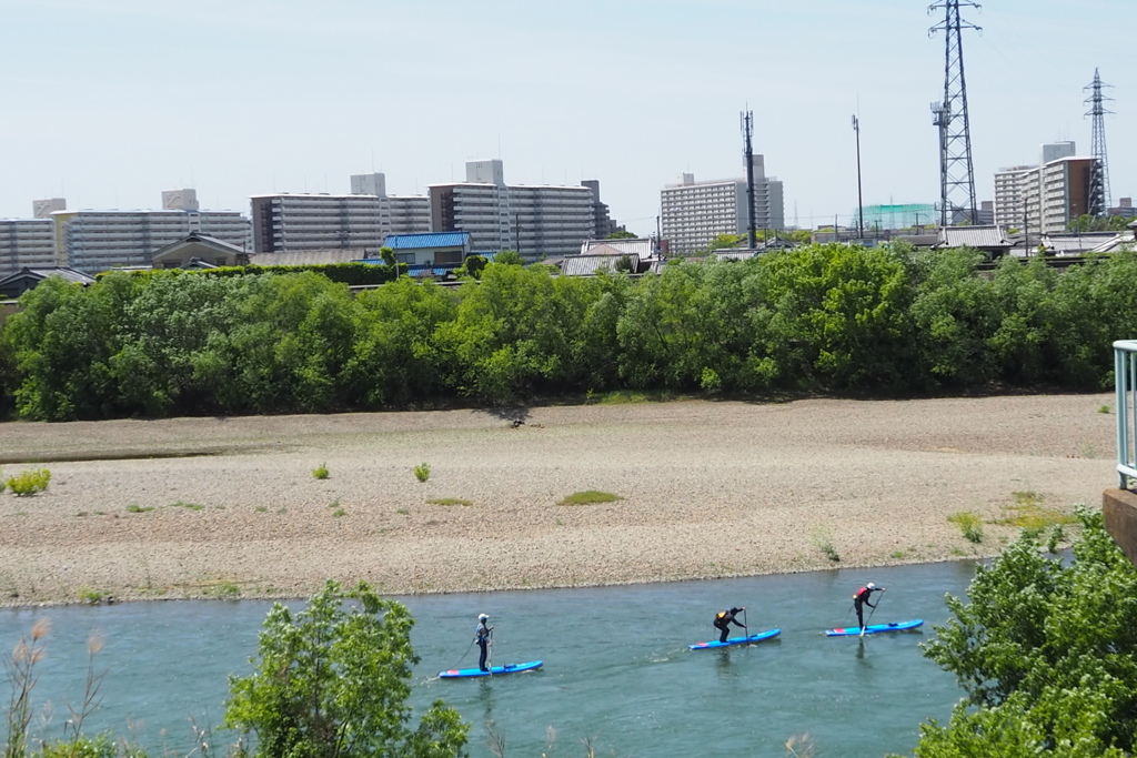 川下る 立ち漕ぎカヌー 初夏の風