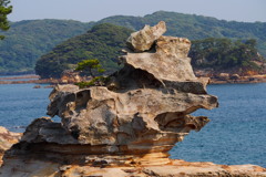 島奇岩波に洗われ狛犬か！？